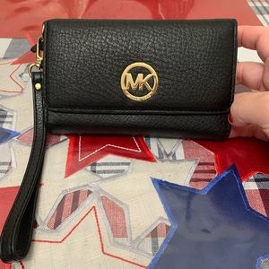 Michael Michael Kors Fulton Lg Leather Wristlet